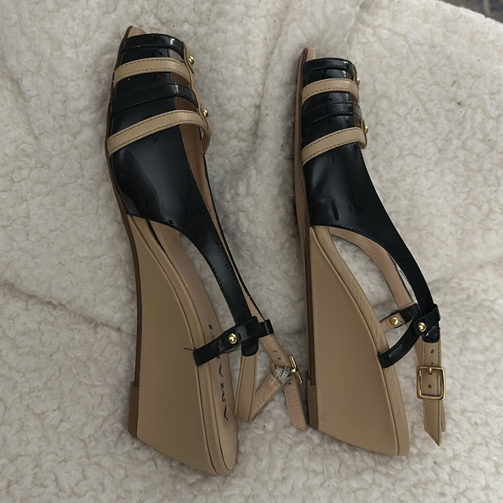 Amalfi Black and Tan Women's Sandals - Picture 5 of 7